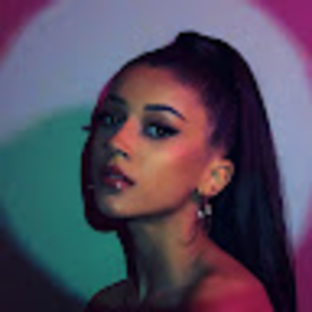 Meet your Posher, Mayana